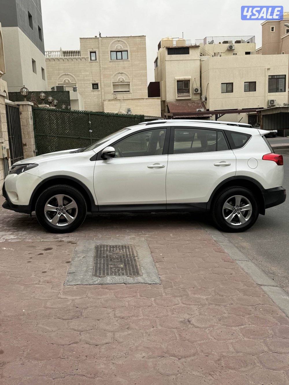 للبيع جيب تويوتا راف فور موديل 201510