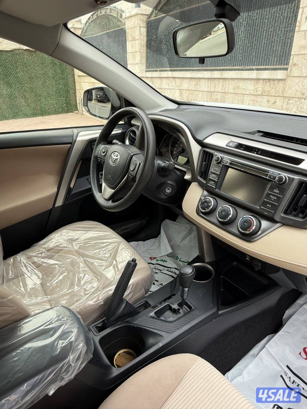 للبيع جيب تويوتا راف فور موديل 201513