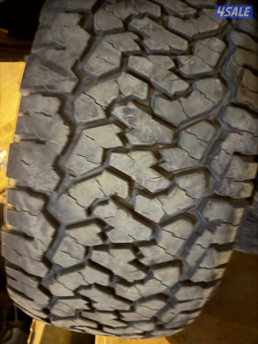 اربع تواير حجري مقاس 305/55/204