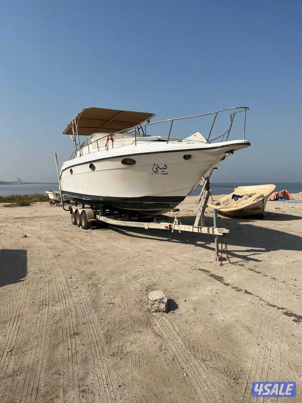 للبيع طراد ٣٦ القرف مديل ٩٨ وعليه مكينتين ميركوري حجم ٢٥٠ موديل ٩٩1