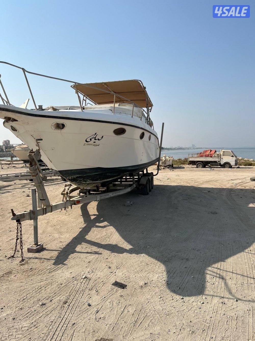 للبيع طراد ٣٦ القرف مديل ٩٨ وعليه مكينتين ميركوري حجم ٢٥٠ موديل ٩٩4