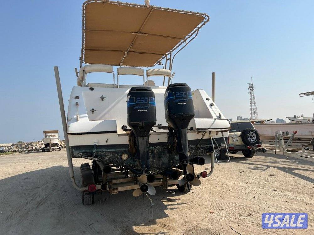 للبيع طراد ٣٦ القرف مديل ٩٨ وعليه مكينتين ميركوري حجم ٢٥٠ موديل ٩٩3