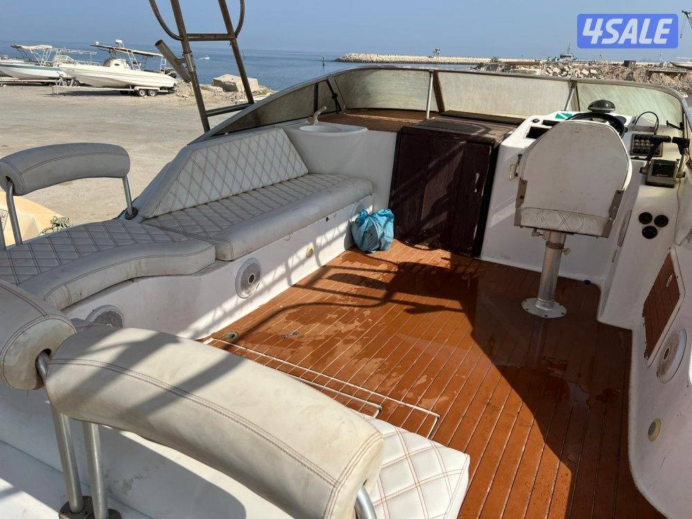 للبيع طراد ٣٦ القرف مديل ٩٨ وعليه مكينتين ميركوري حجم ٢٥٠ موديل ٩٩5