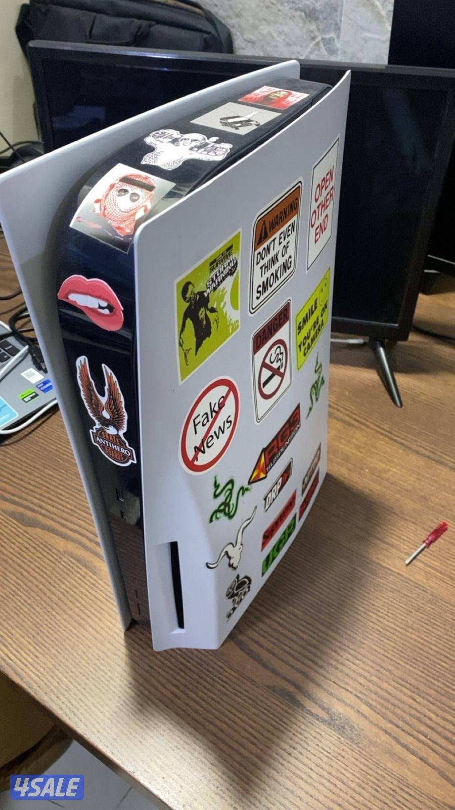 للبيع بلاي ستيشن 5 سيدي مع حنطة ويده2