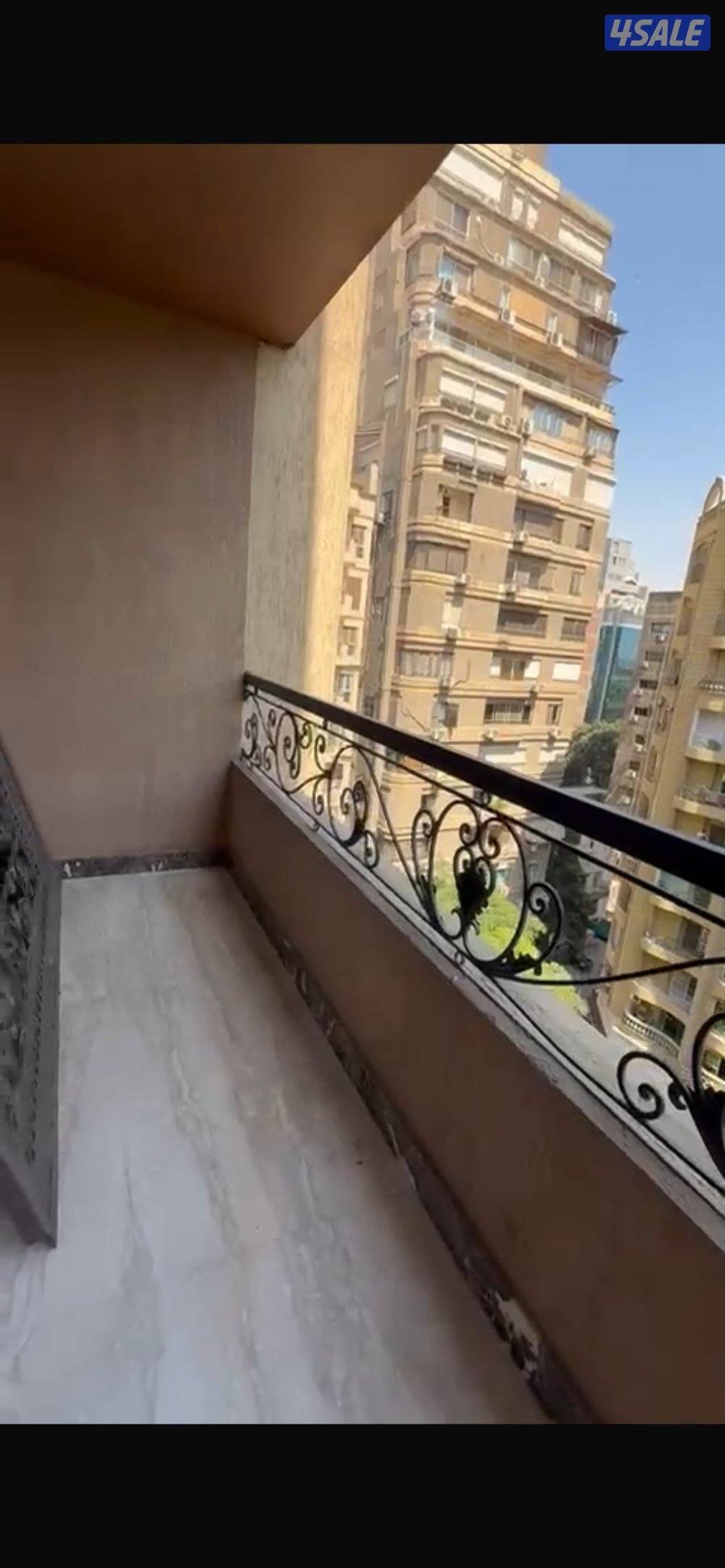 للبيع شقة في الدقي— مطله على ميدان سكني راقي متفرع من شارع مصدق….6