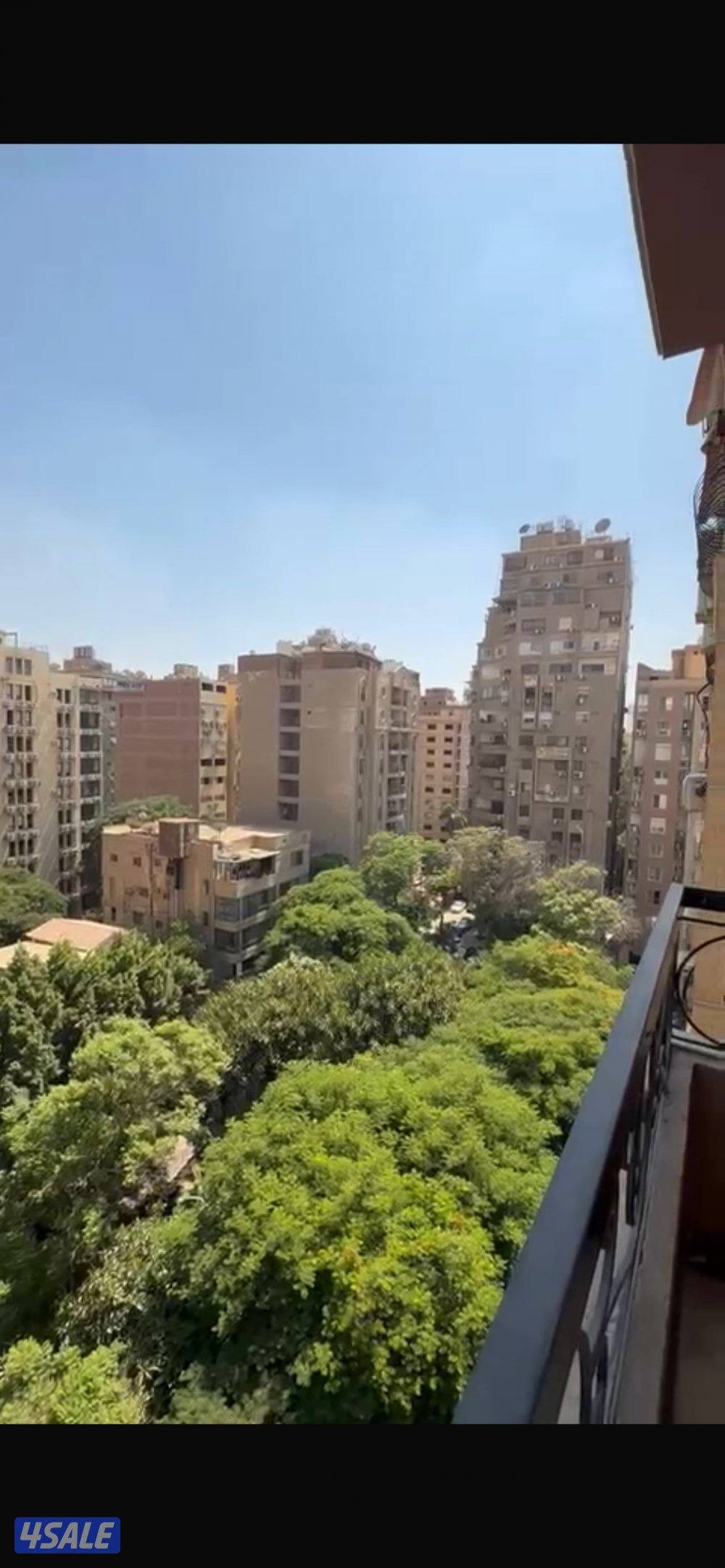 للبيع شقة في الدقي— مطله على ميدان سكني راقي متفرع من شارع مصدق….12