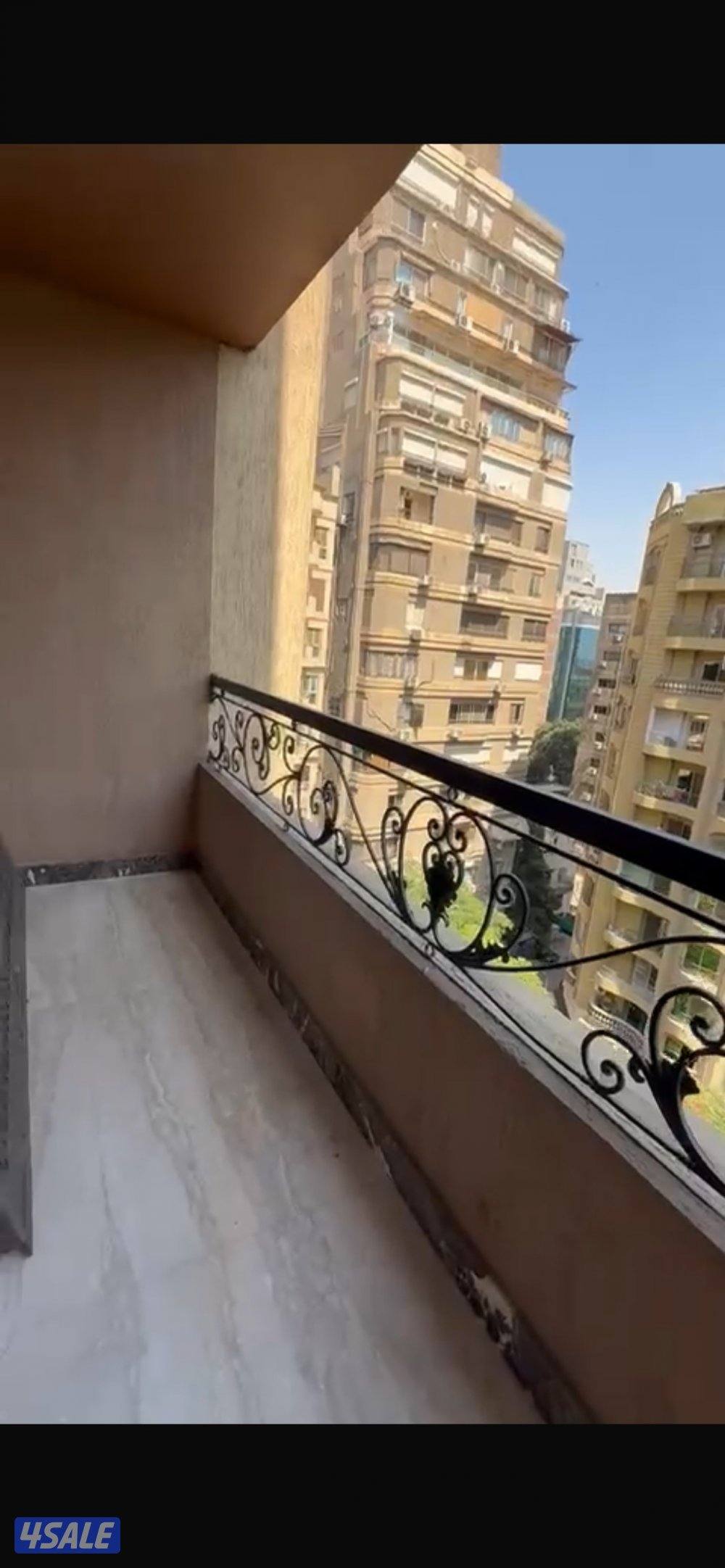 للبيع شقة في الدقي— مطله على ميدان سكني راقي متفرع من شارع مصدق….13