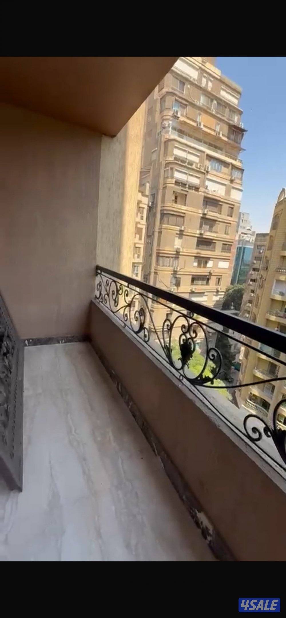 للبيع شقة في الدقي— مطله على ميدان سكني راقي متفرع من شارع مصدق….14