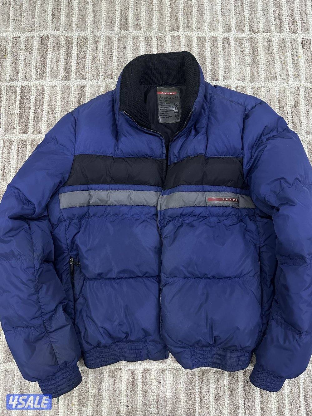 للبيع جاكيت  PRADA اصلي مميز مقاس M مستعمل  شرط نظيف جداااا0