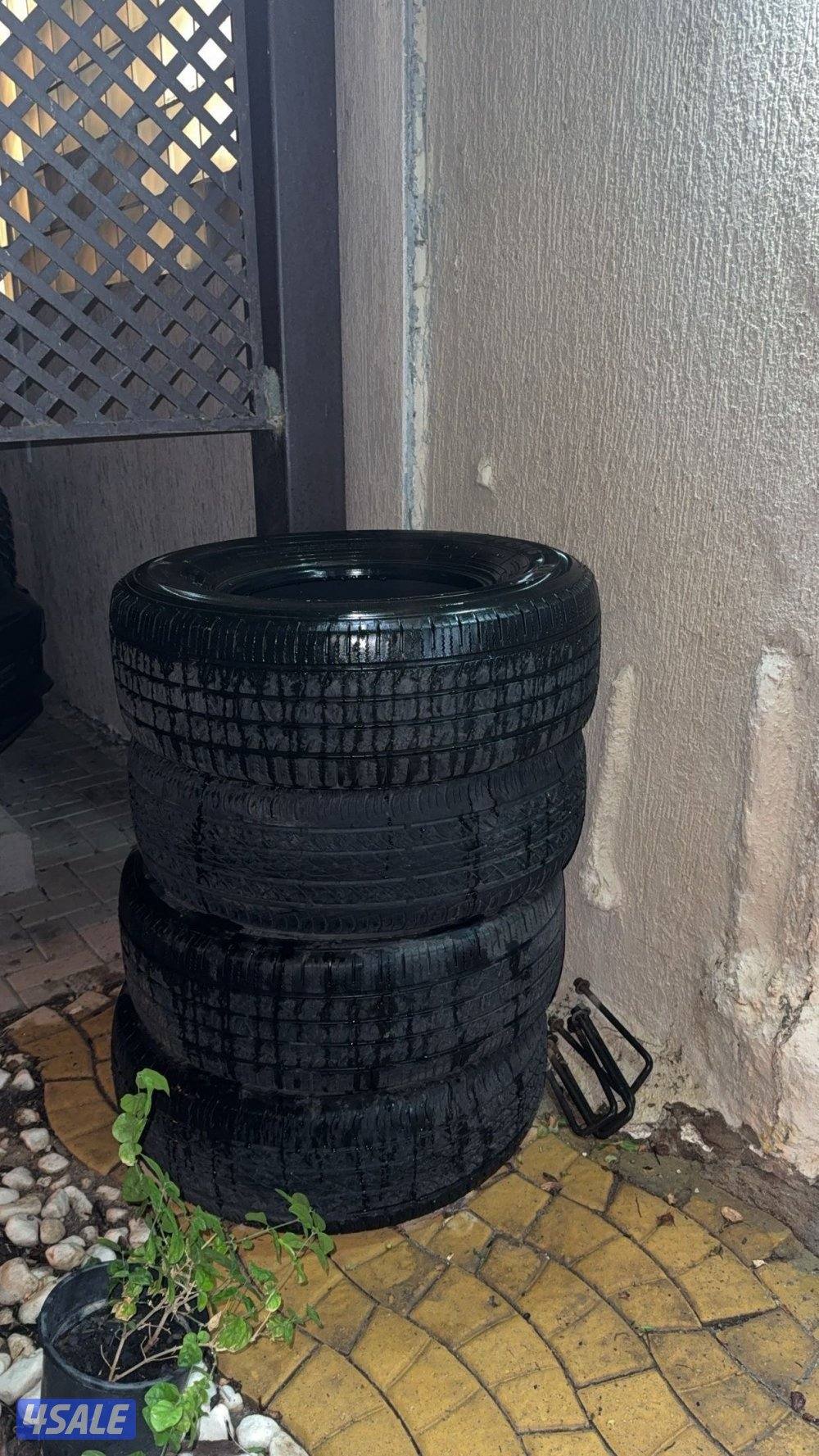 اربع تواير مقاس265/70R16 شرط نظاف استعمال سنة تقريبا واستعمال نظيف0