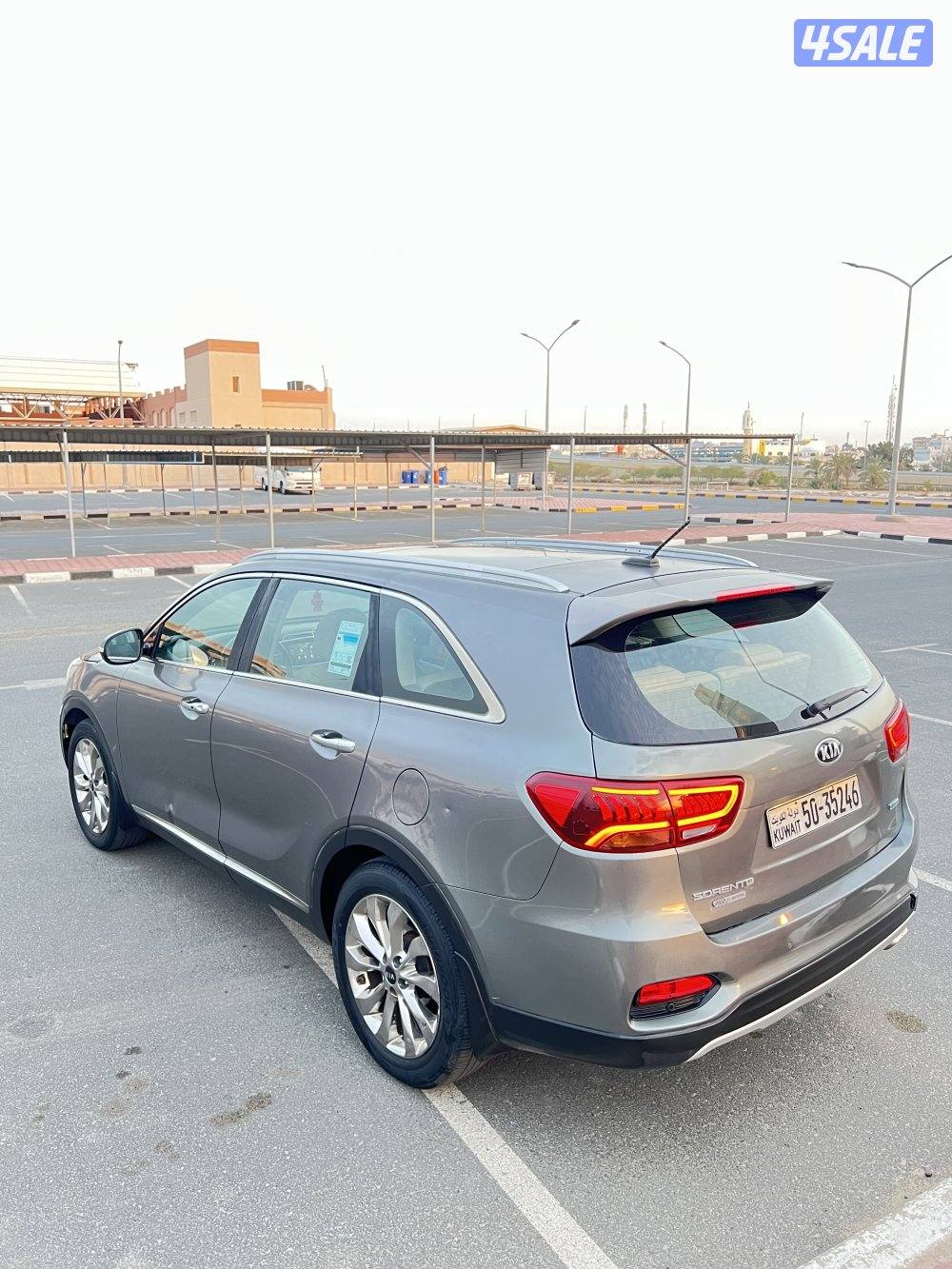 كيا سورينتو حاله فوق الممتازة عداد قليل كامل المواصفات فحص شامل2