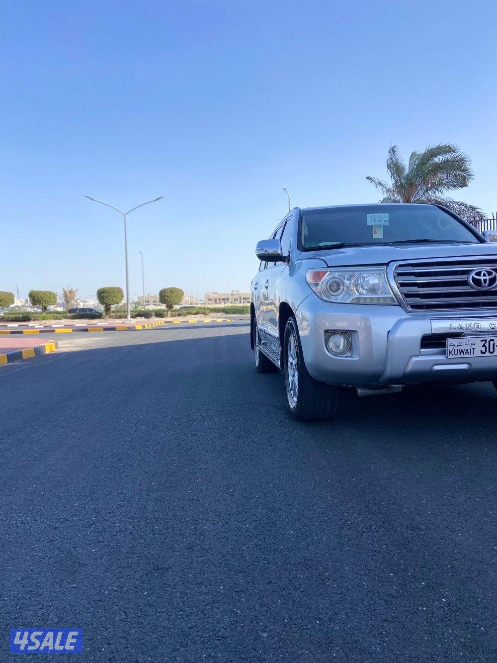 للبيع لاندكروز موديل 2014 جي اكس ار 8 سلندر2