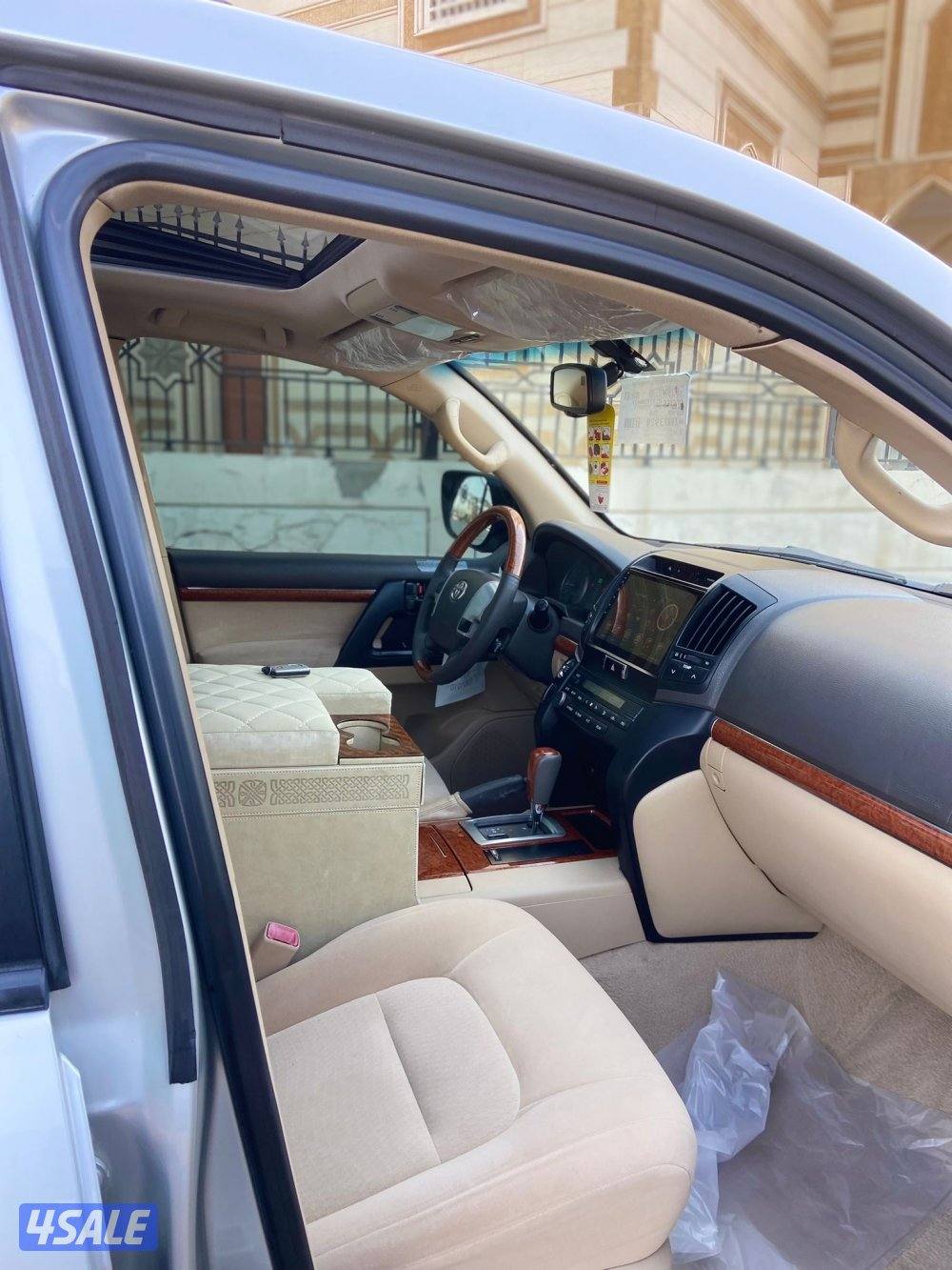 للبيع لاندكروز موديل 2014 جي اكس ار 8 سلندر12