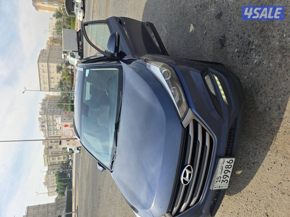 توسان موديل ٢٠١٨ /٢٠٠٠cc ماشيه ٢٩٣ الف0