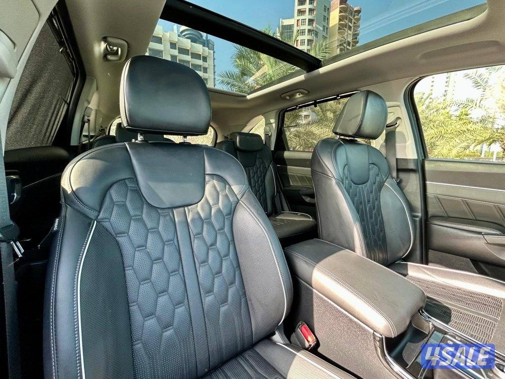 Kia Sorento model 2023 Full option 37.000km only Excellent conditions6