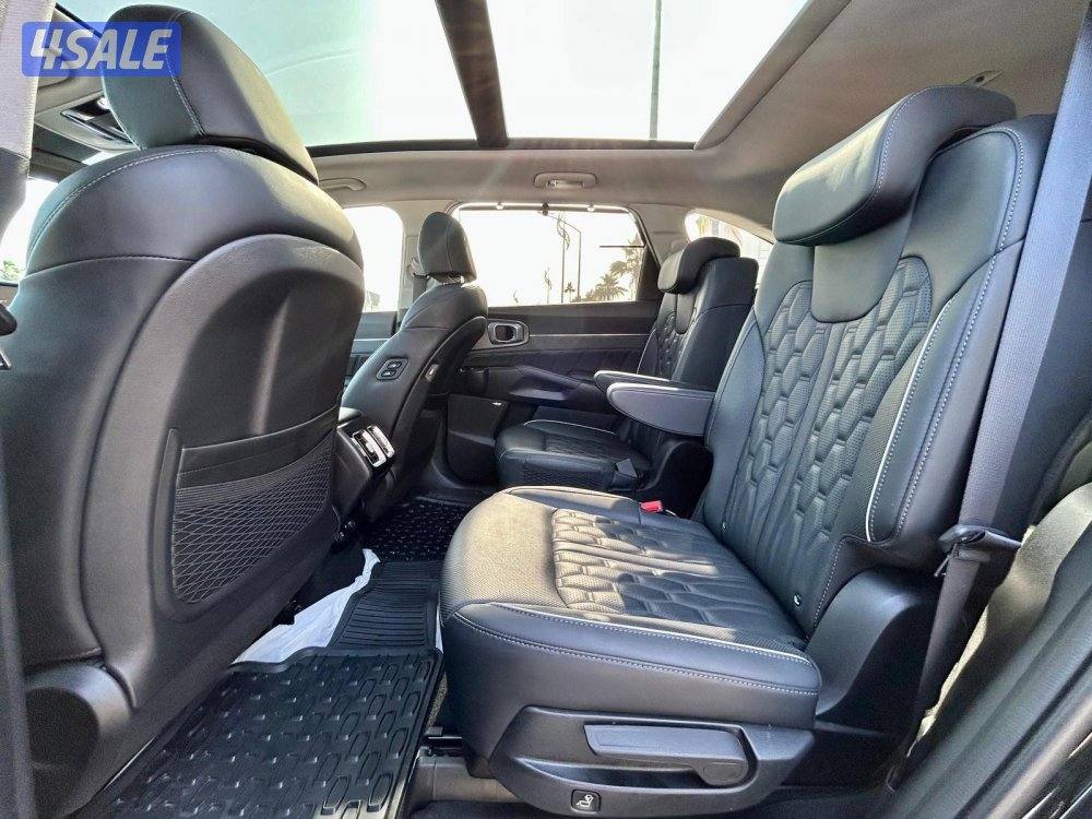 Kia Sorento model 2023 Full option 37.000km only Excellent conditions7