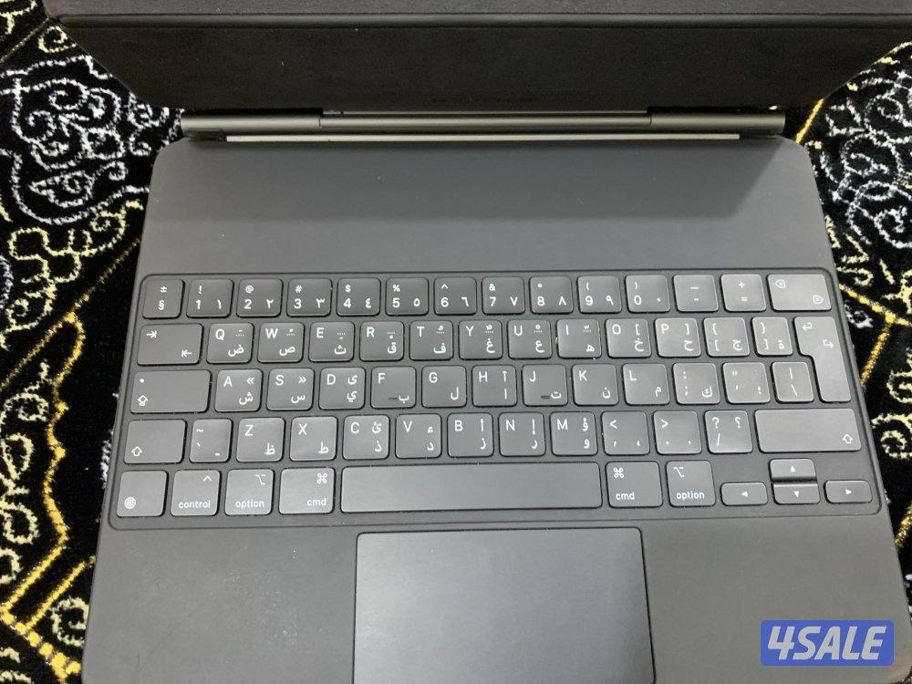 كيبورد ابل ماجيك الاصلي 12.9 انش نظيف وشغال تمام ما فيه شي خراب8