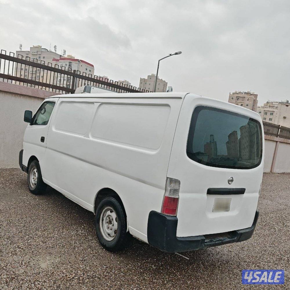 للبيع باص نيسان0