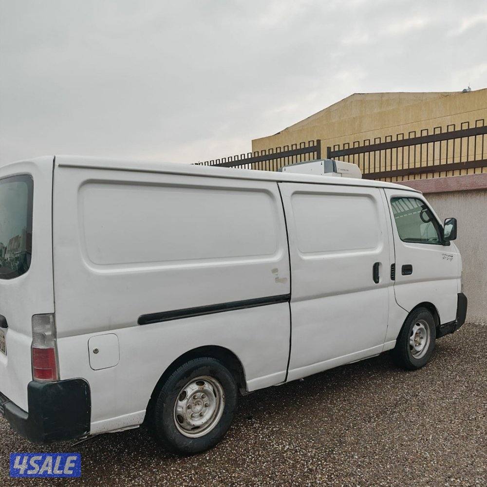 للبيع باص نيسان2