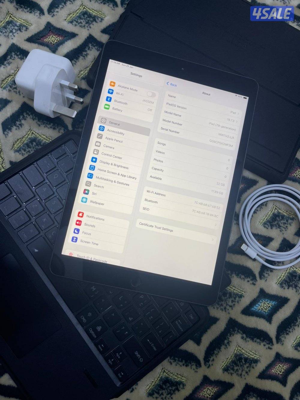 ايباد ابل 7 السابع 32 قيقا نظيف وشغال تمام مو مفتوح ولا مصلح مع كيبورد1