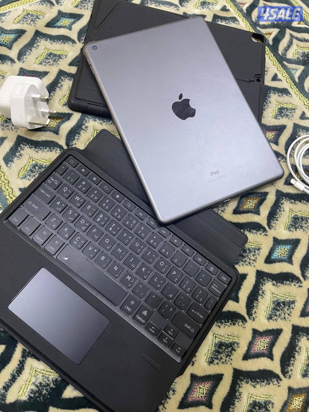 ايباد ابل 7 السابع 32 قيقا نظيف وشغال تمام مو مفتوح ولا مصلح مع كيبورد2