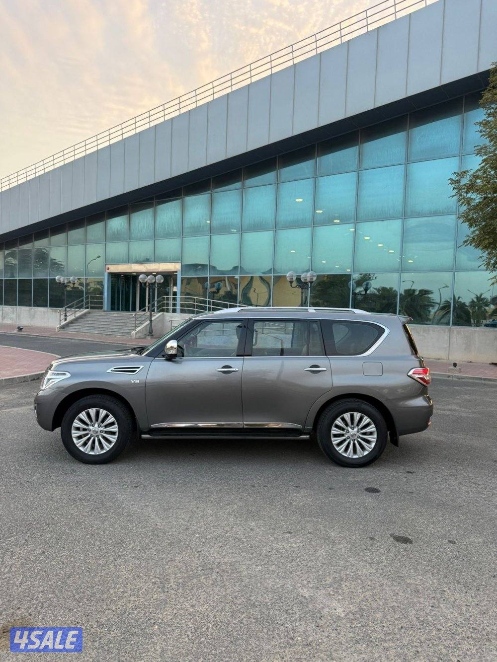 باترول بلاتينوم 2014 المالك الاول عداد 190 قمه بالنظافه شرط الفحص0