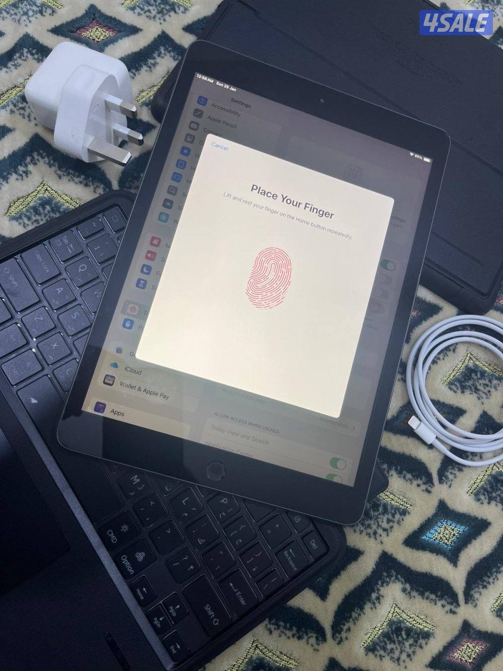 ايباد ابل 7 السابع 32 قيقا نظيف وشغال تمام مو مفتوح ولا مصلح مع كيبورد4