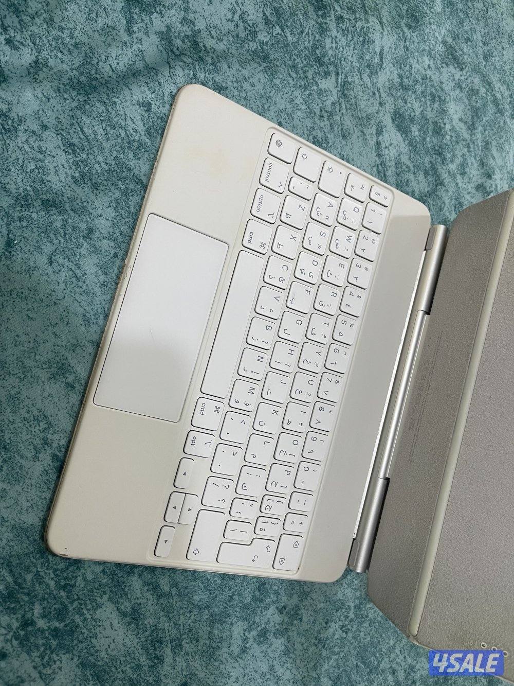 كيبورد ابل ماجيك الاصلي 11 بوصة نظيف وشغال تمام ما فيه شي0