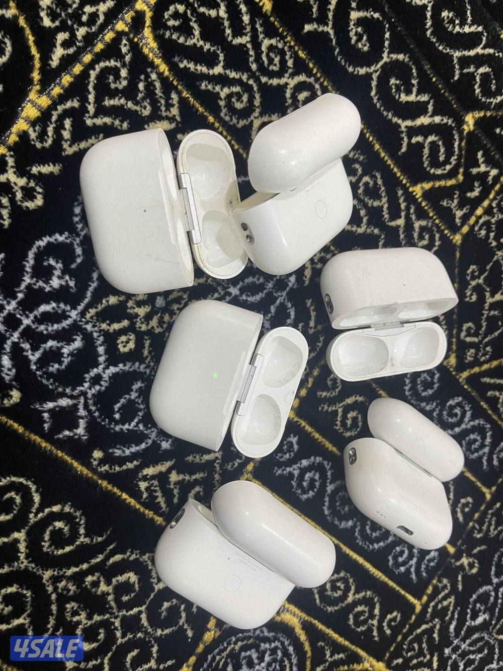 للبيع  بوكسات سماعات اصليه مستعمله بس كلها شغال ايربود برو 1و 2و 32