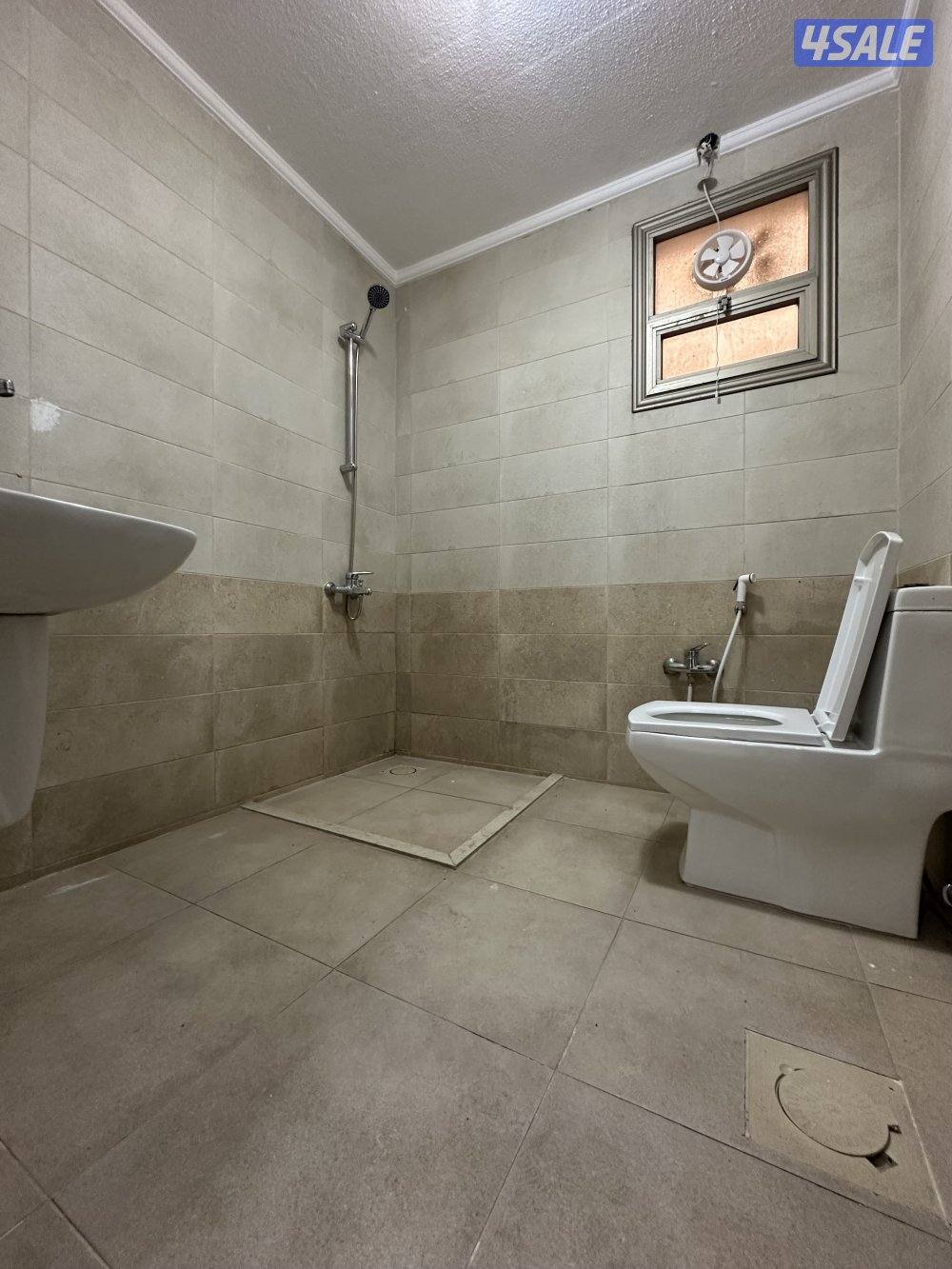 شقة في الرميثية مساحه الشقة 2502