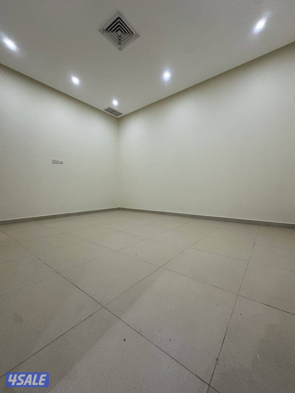 شقة في الرميثية مساحه الشقة 2503