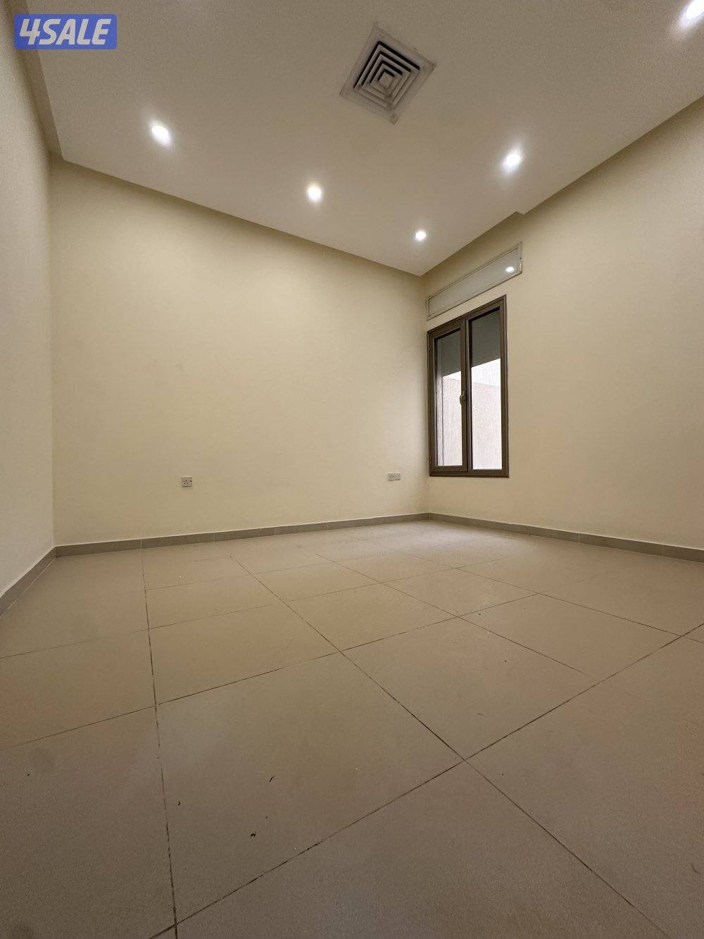 شقة في الرميثية مساحه الشقة 2504