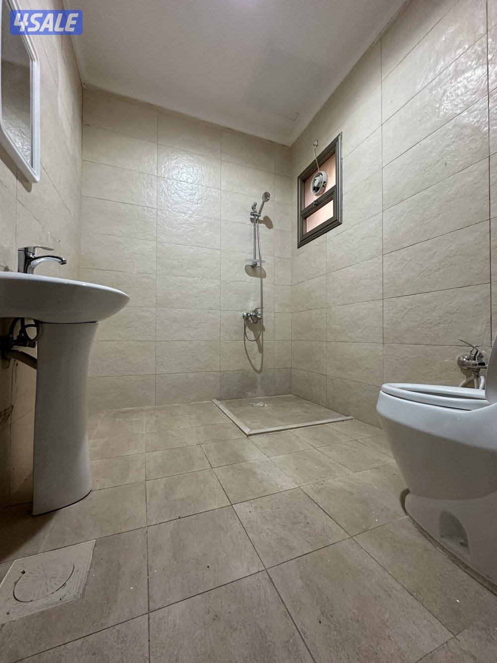 شقة في الرميثية مساحه الشقة 2505