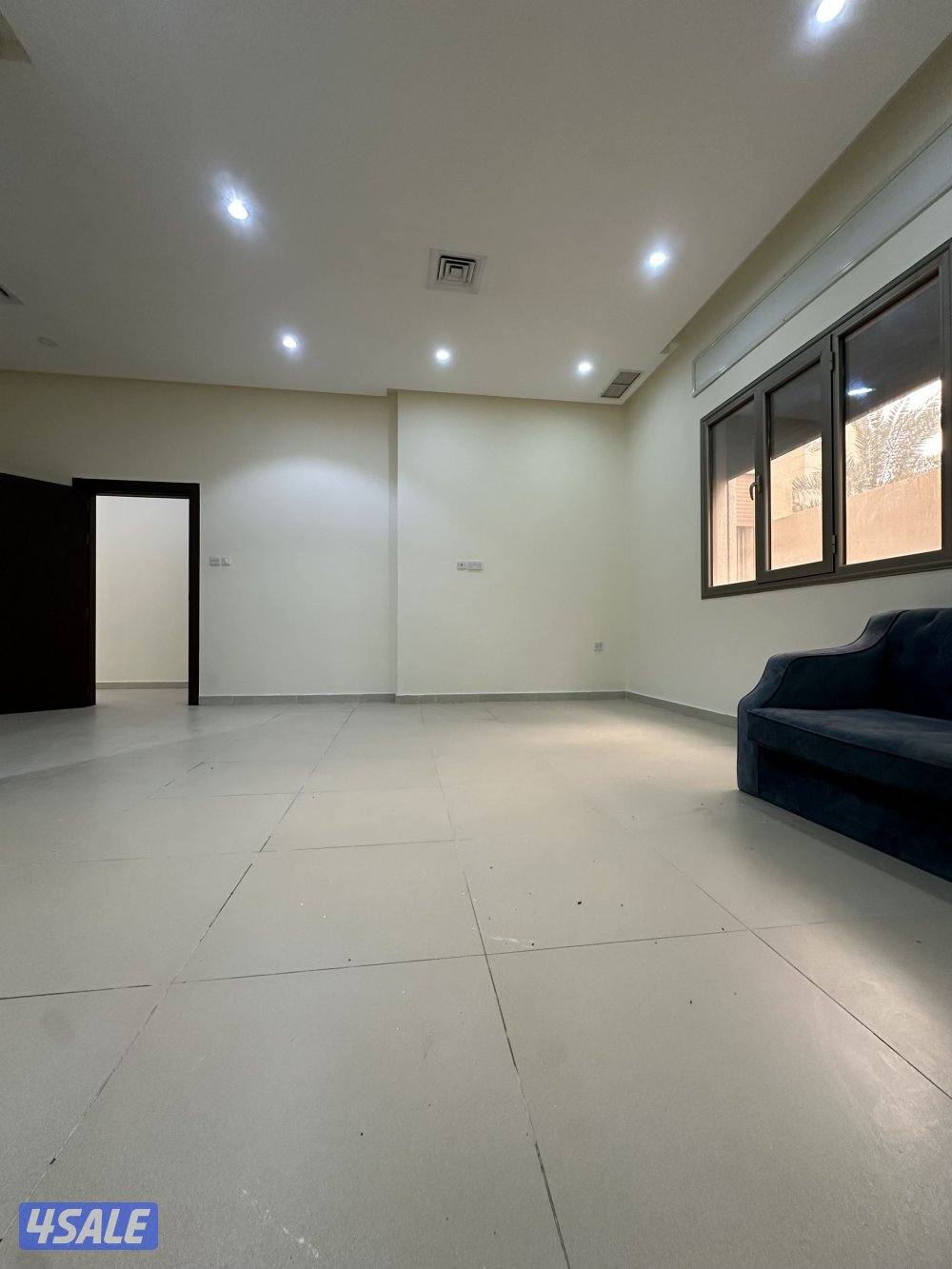 شقة في الرميثية مساحه الشقة 2506