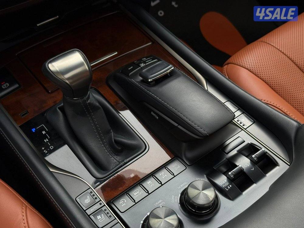 لكزسLX570 الدرجه الاولى موديل2019 عداد88الف وارد الساير سيرفس منتظم12