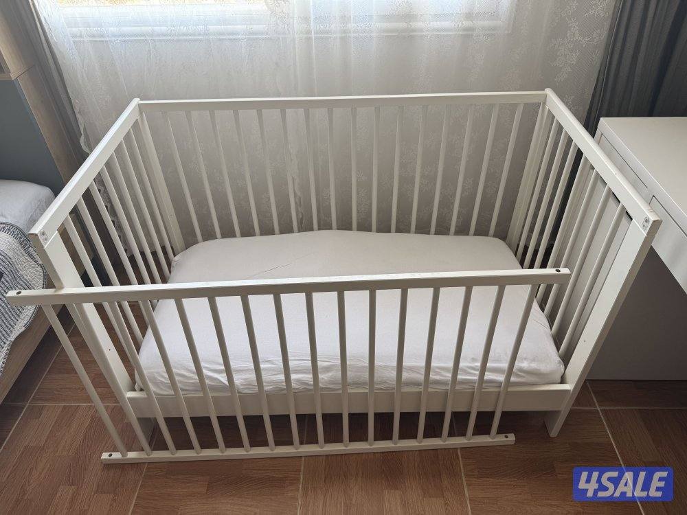 سرير بيبي للأطفال من إيكيا مع بانيو استحمام مع لحاف مع مرتبة1