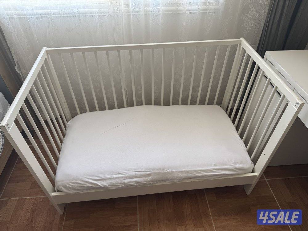 سرير بيبي للأطفال من إيكيا مع بانيو استحمام مع لحاف مع مرتبة2