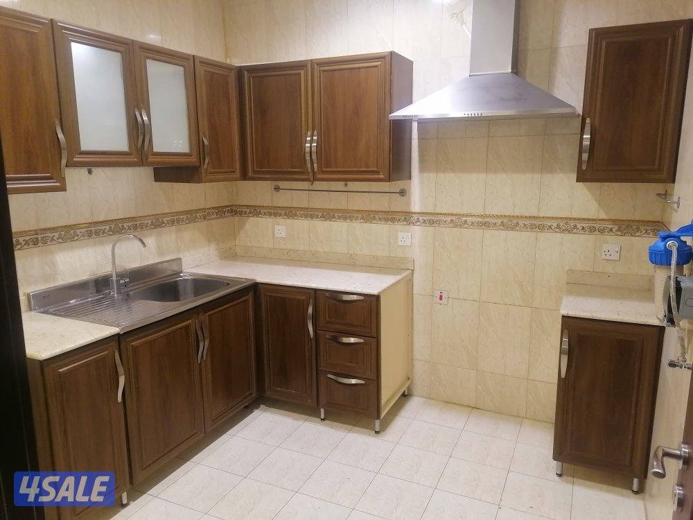 غرفةماستر وغرفة وحمام وصاله مطبخ وخادمة6