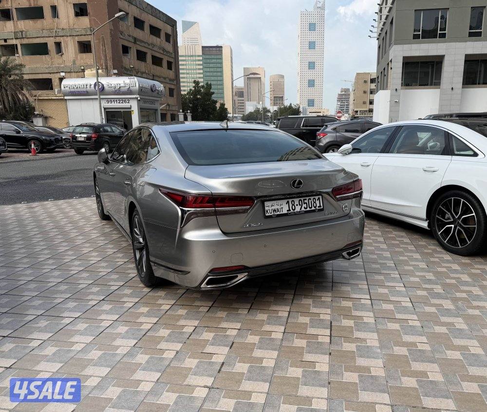 لكزس LS500 موديل 2019 عداد84 الف كامل المواصفات سيرفيس منتظم صبغ وكالة3