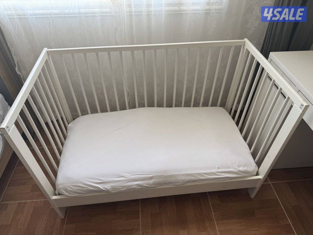 سرير بيبي للأطفال من إيكيا مع بانيو استحمام مع لحاف مع مرتبة3