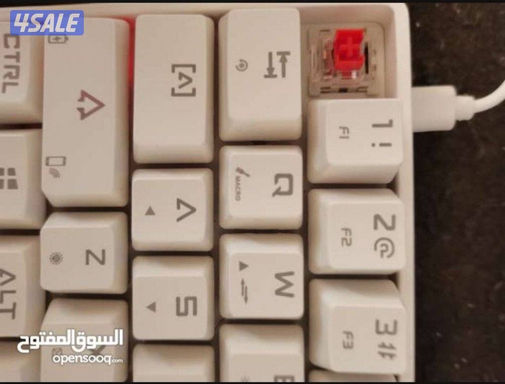 للبيع شاشه و سماعه و كيبورد و دكسون العاب2