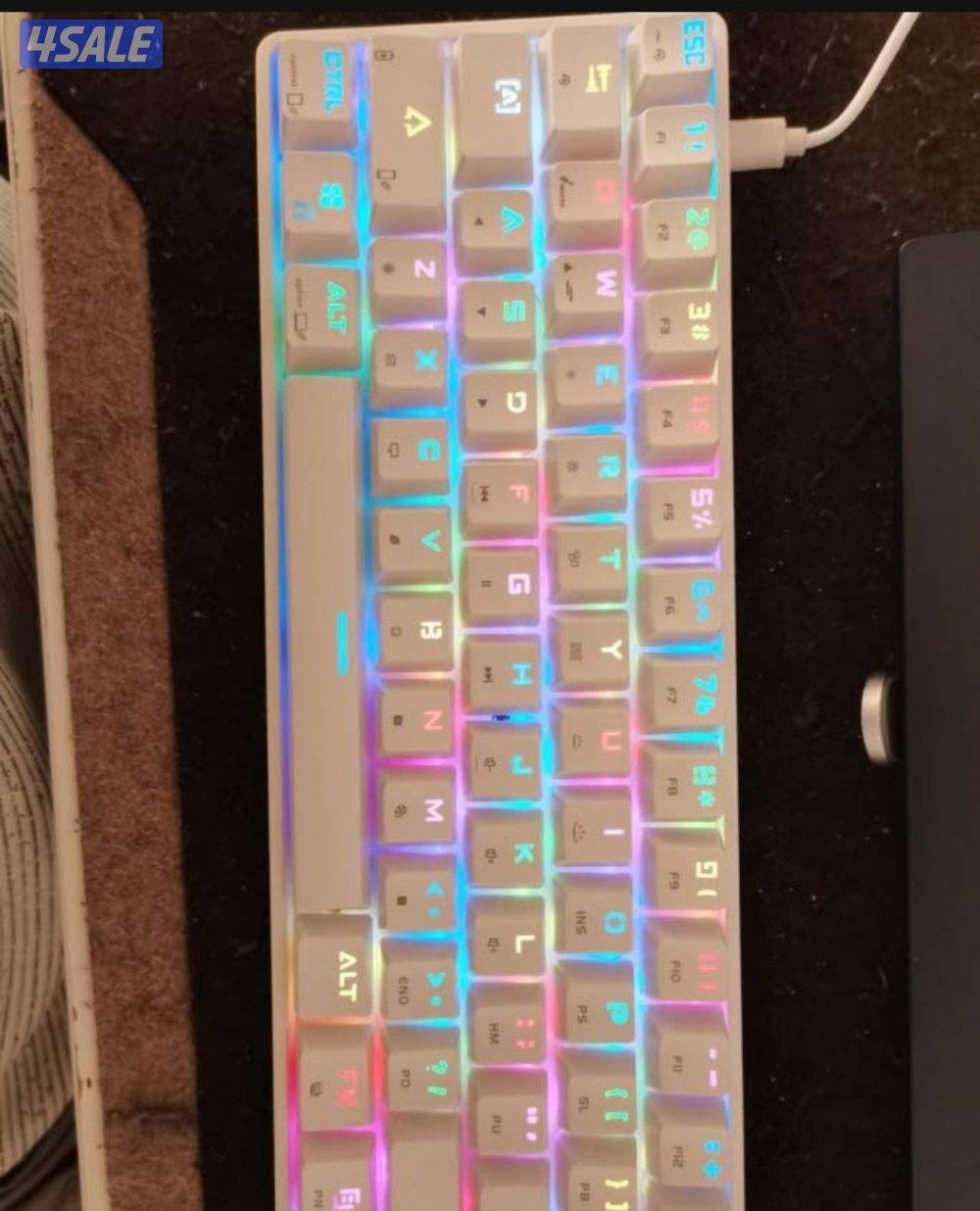 للبيع شاشه و سماعه و كيبورد و دكسون العاب4