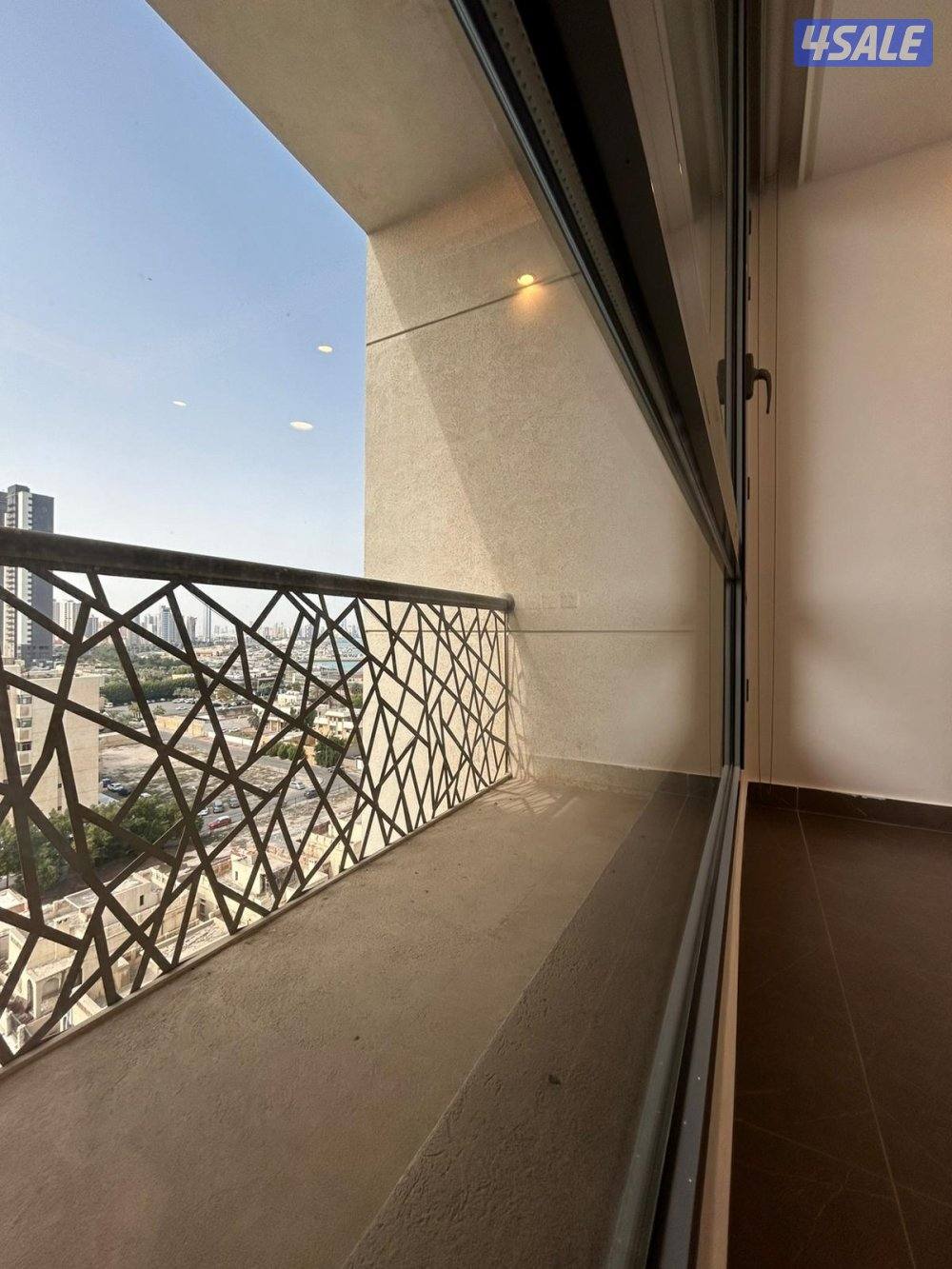 شقة إطلالة بحرية نصف مفروشة للإيجار في السالمية1