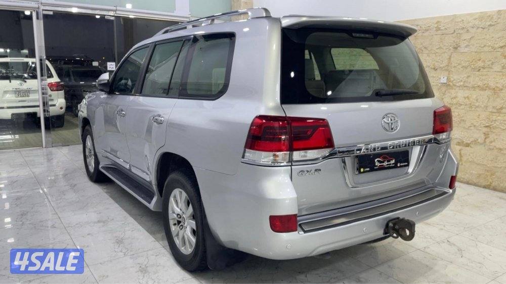 للبيع لاند كروزر 2018  عداد 2722