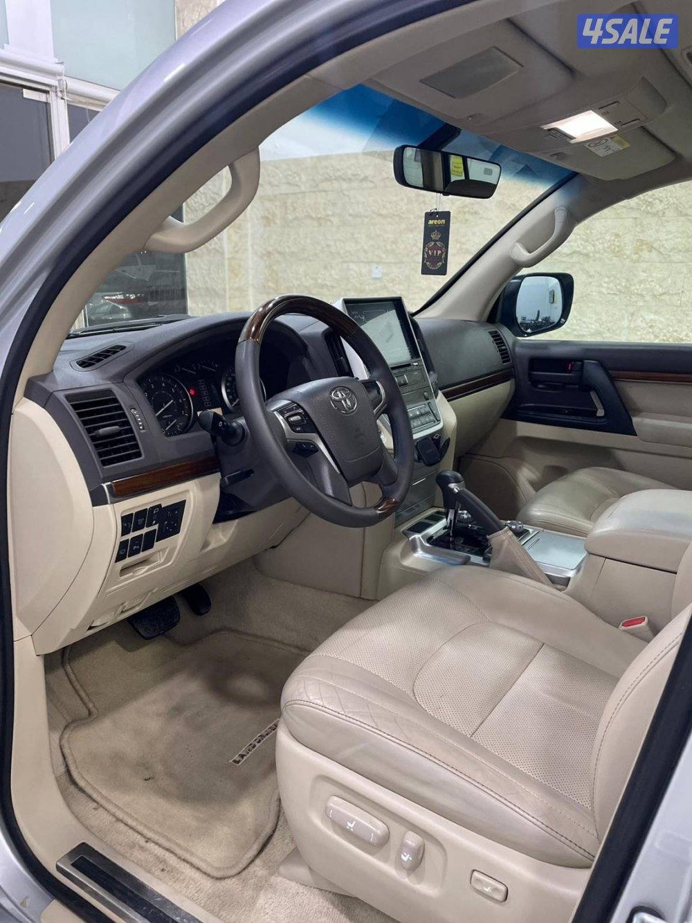 للبيع لاند كروزر 2018  عداد 2724