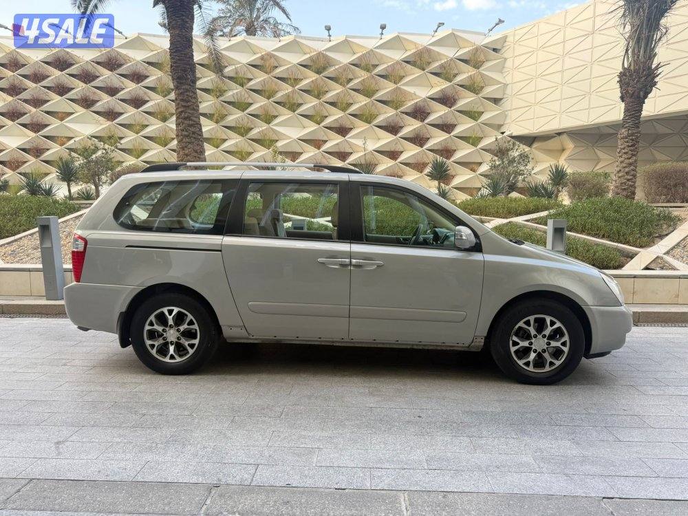 كيا كرنفال موديل 20143