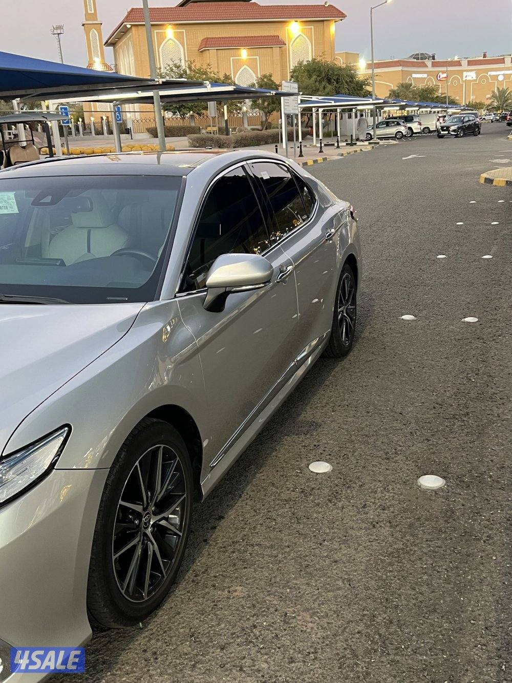 كامري ليمتد سته سلندر V6 اعلي درجه8