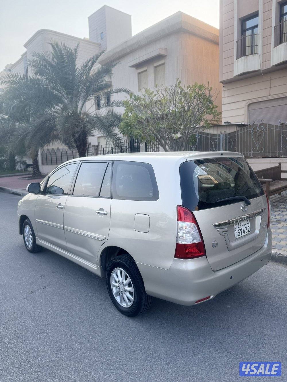 انوفا ٢٠١٤ بحالة جيده جدا1