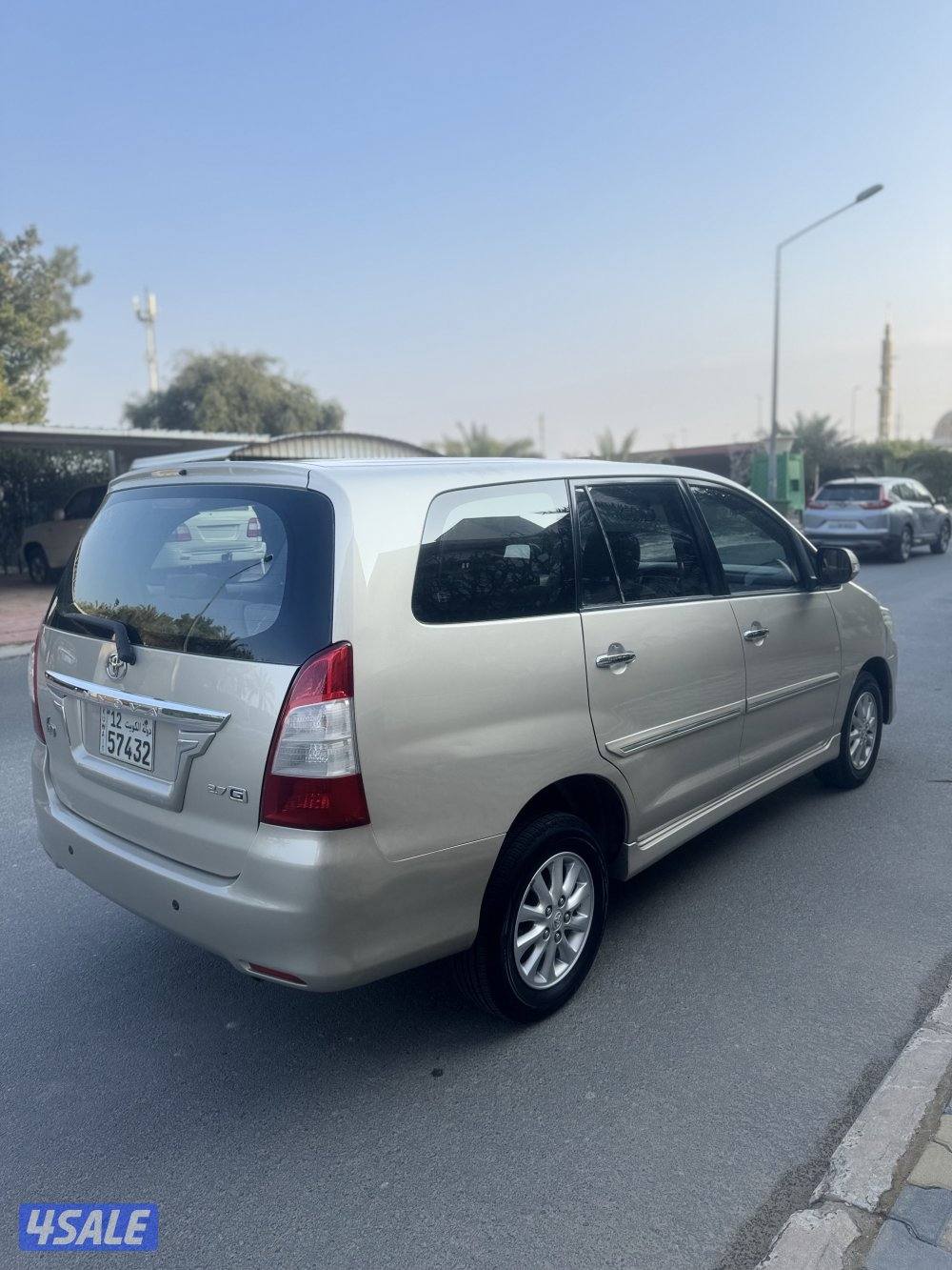 انوفا ٢٠١٤ بحالة جيده جدا3