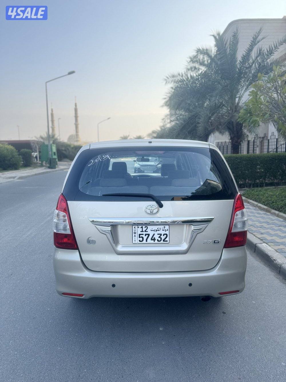 انوفا ٢٠١٤ بحالة جيده جدا4